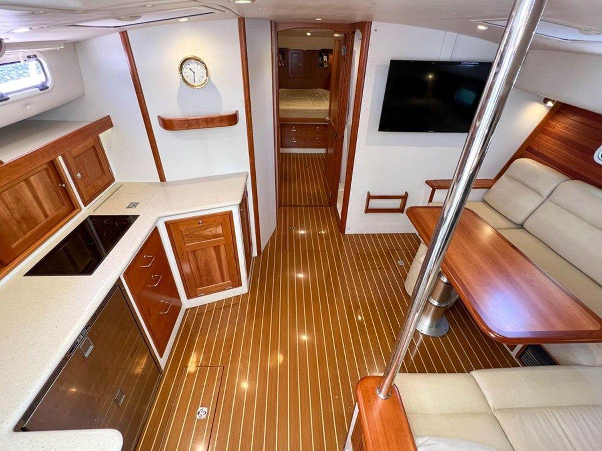 Лучшая цена на Highlander - MJM YACHTS