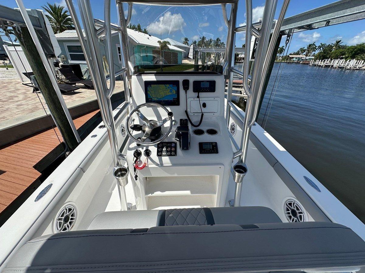 Buy a 2024 Lake & Bay 25 Open 25 Open at Shestakov Yacht Sales