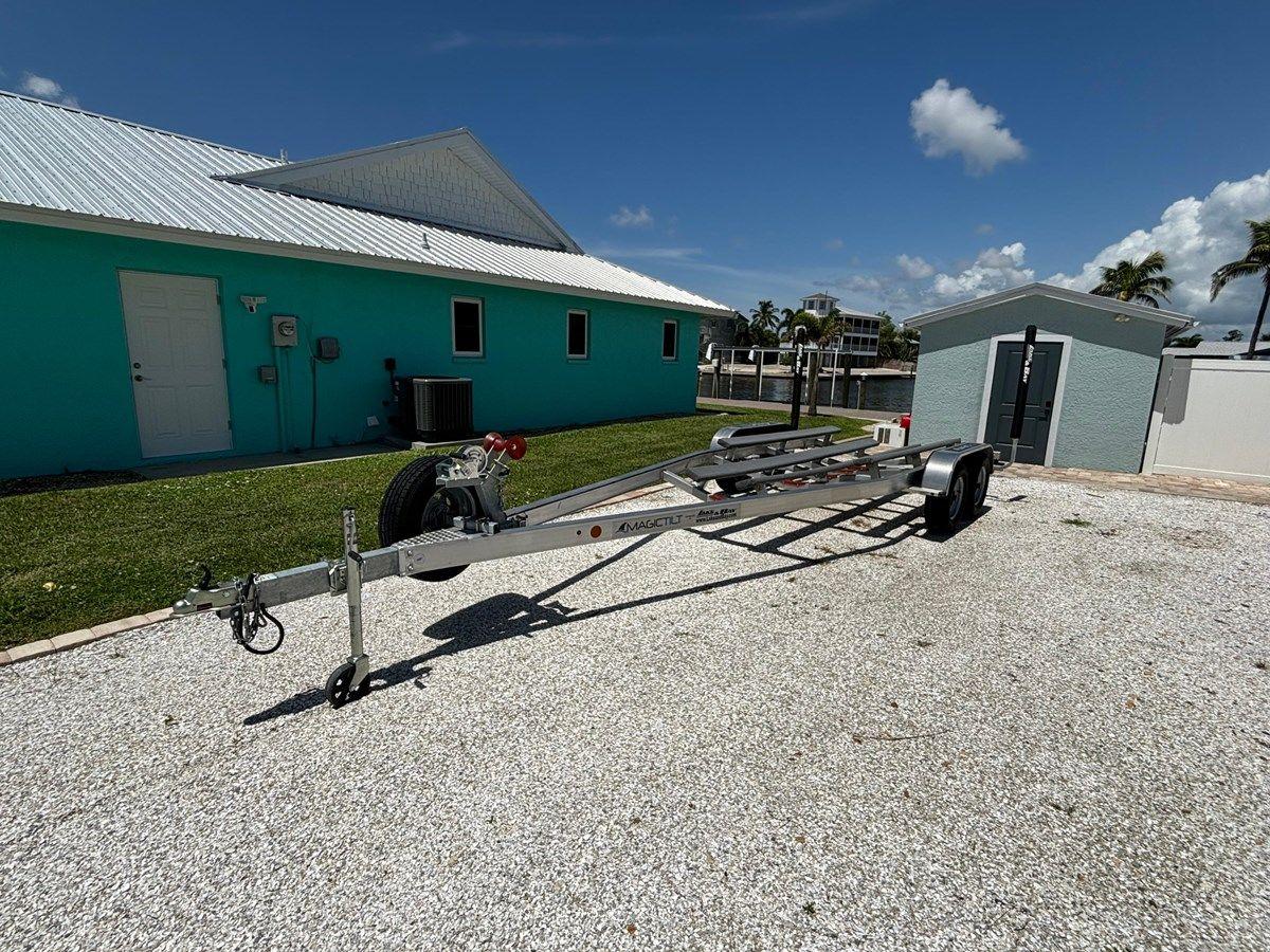 best yacht sales deals 2024 Lake & Bay 25 Open 2024