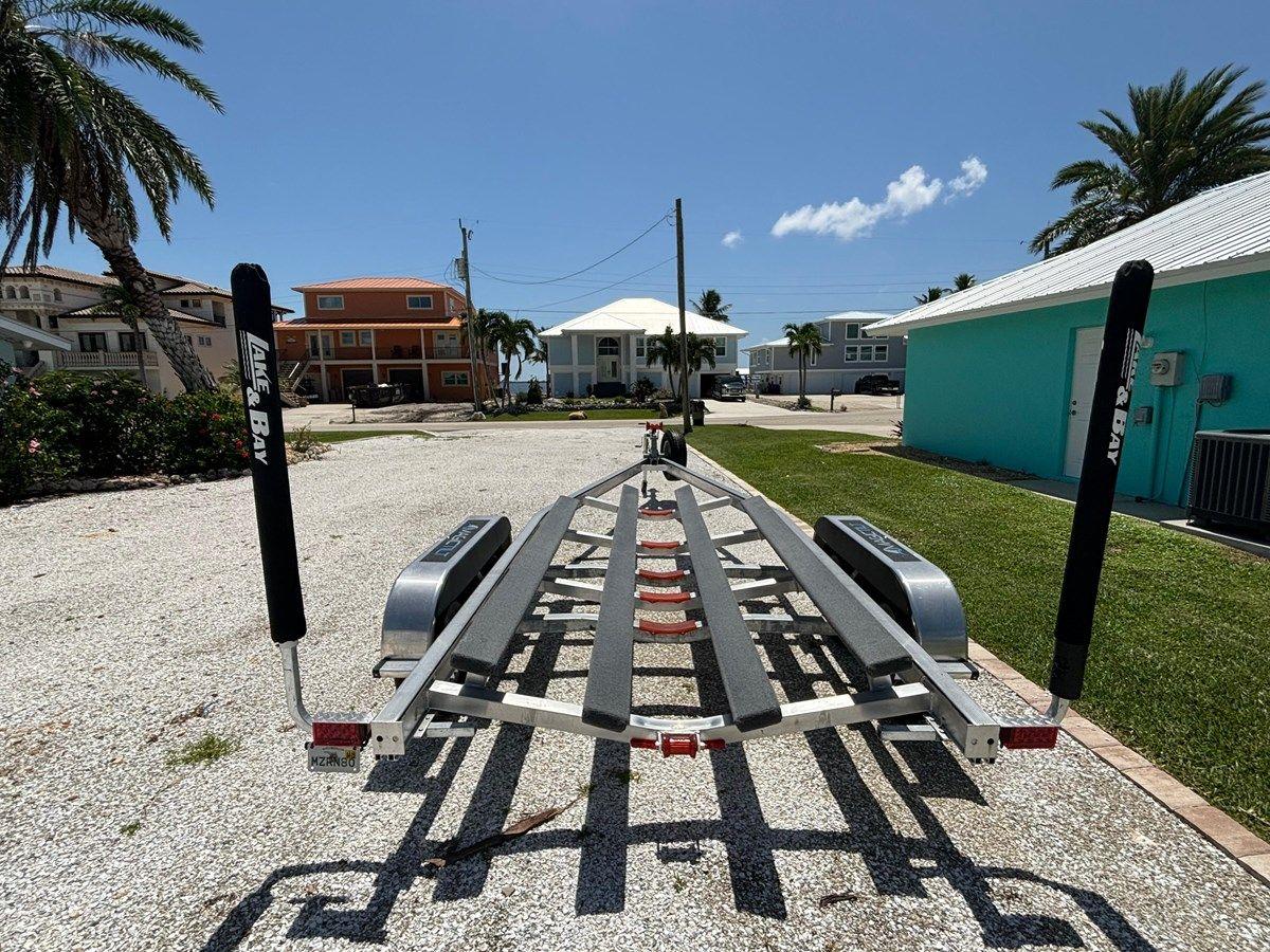 the best price on 2024 Lake & Bay 25 Open 2024