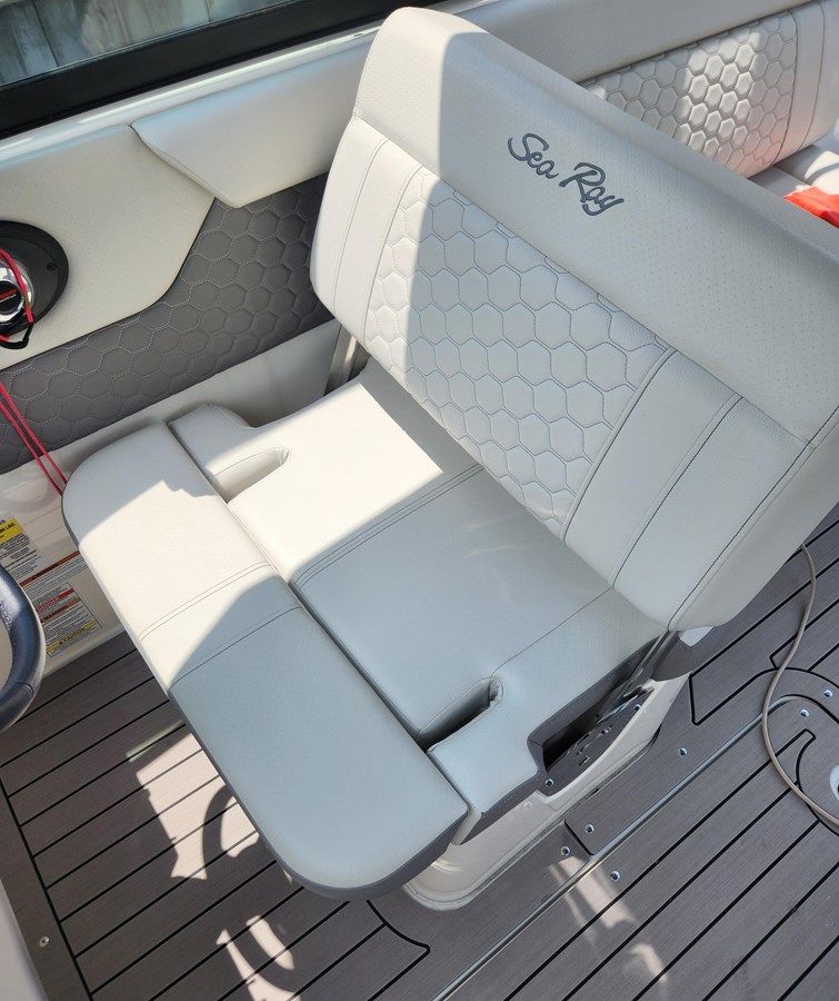 Стоимость яхты 2022 Sea Ray SDX 250 Outboard SDX 250 Outboard