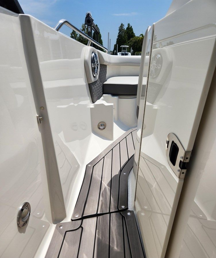 Лучшая цена на 2022 Sea Ray SDX 250 Outboard 2022