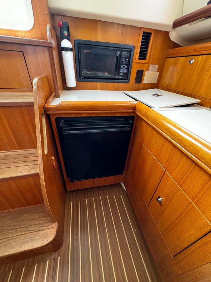 Buy a DREAM RETRIEVER 33 at Shestakov Yacht Sales