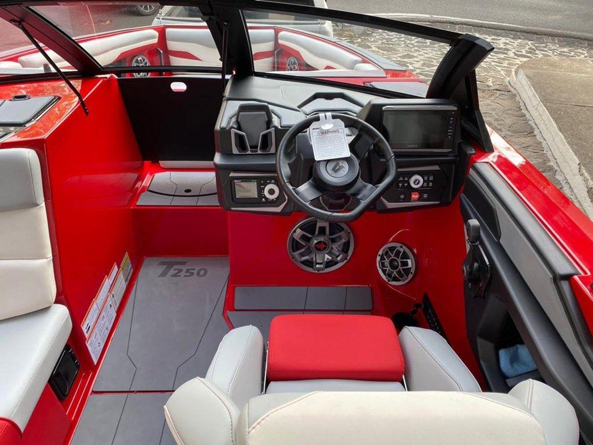 Стоимость яхты 2022 Axis T250 @ Valle - AXIS