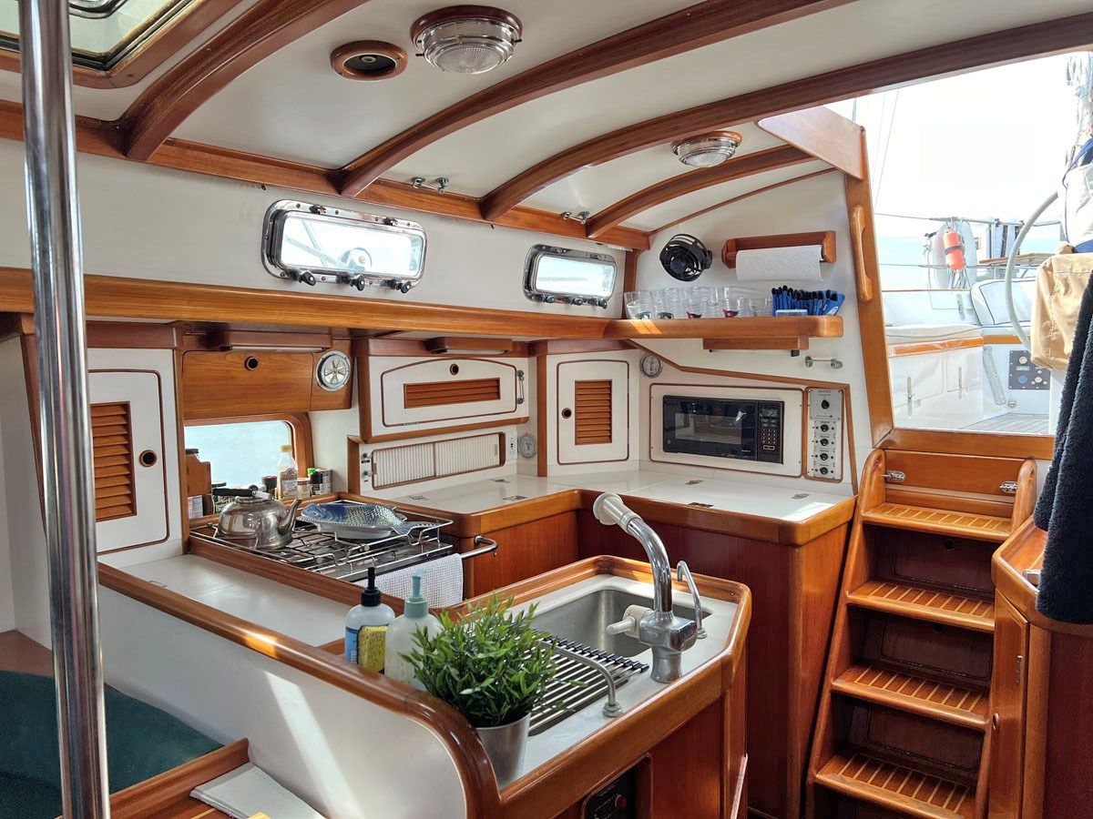 Продажа яхты TRUE NORTH - LITTLE HARBOR