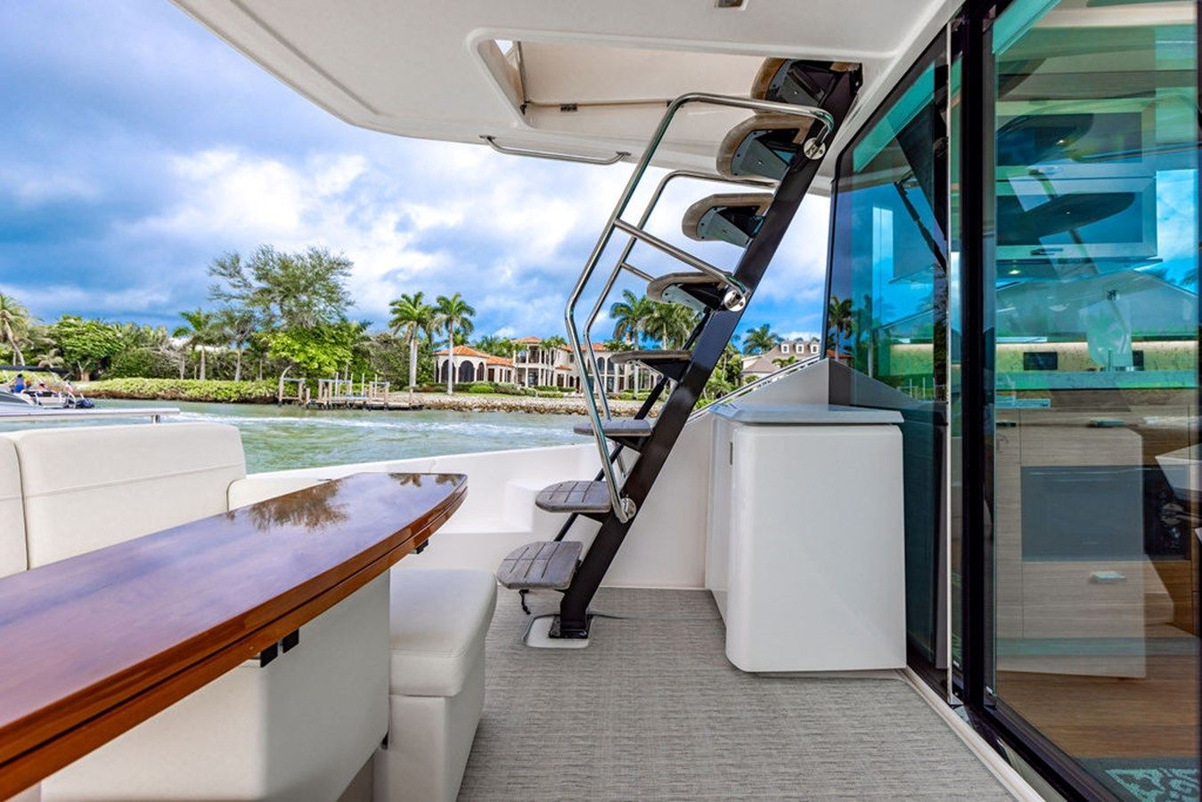 the best price on Irish Lady - Tiara