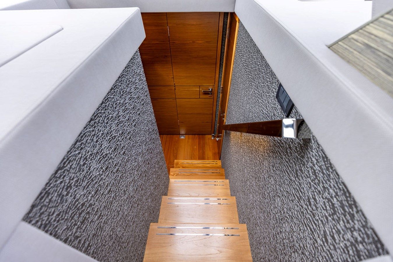 Buy a Irish Lady - Tiara at Shestakov Yacht Sales