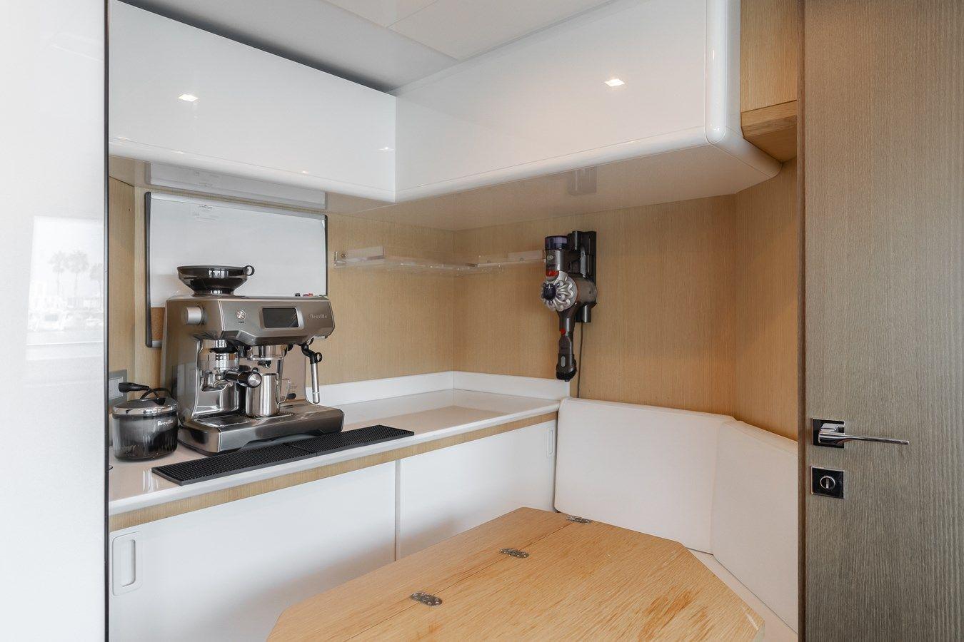 Купить яхту SOL SHINE 960 в Shestakov Yacht Sales