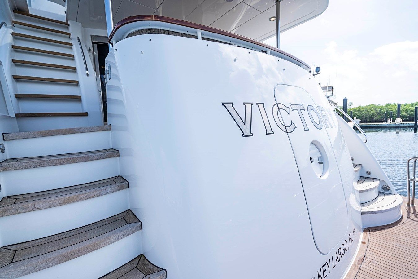 Продажа яхты Victory - Hatteras