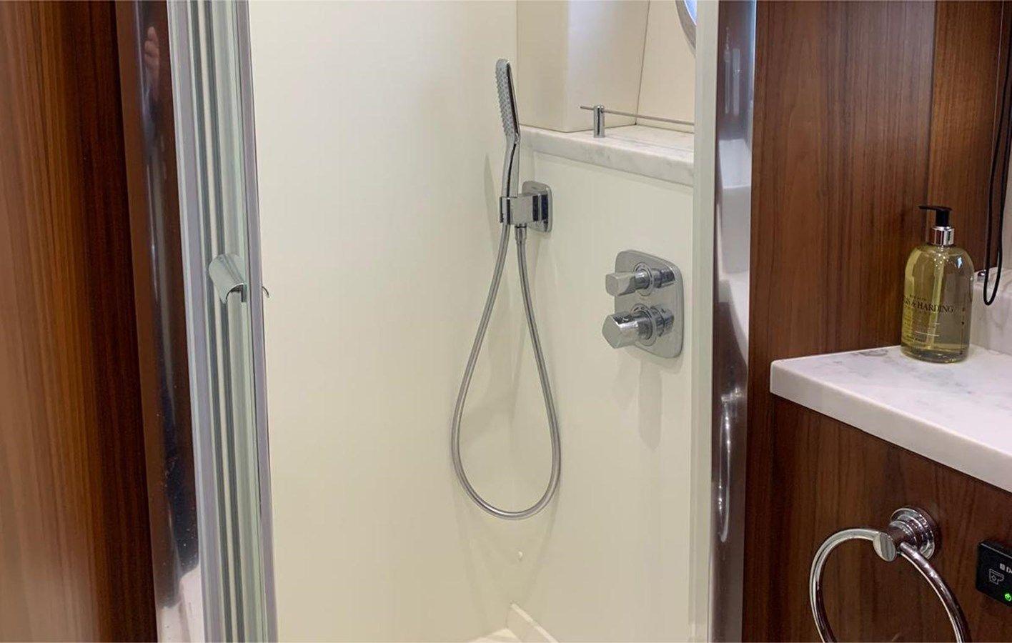 Buy a yacht Sunseeker Predator 57 - Sunseeker