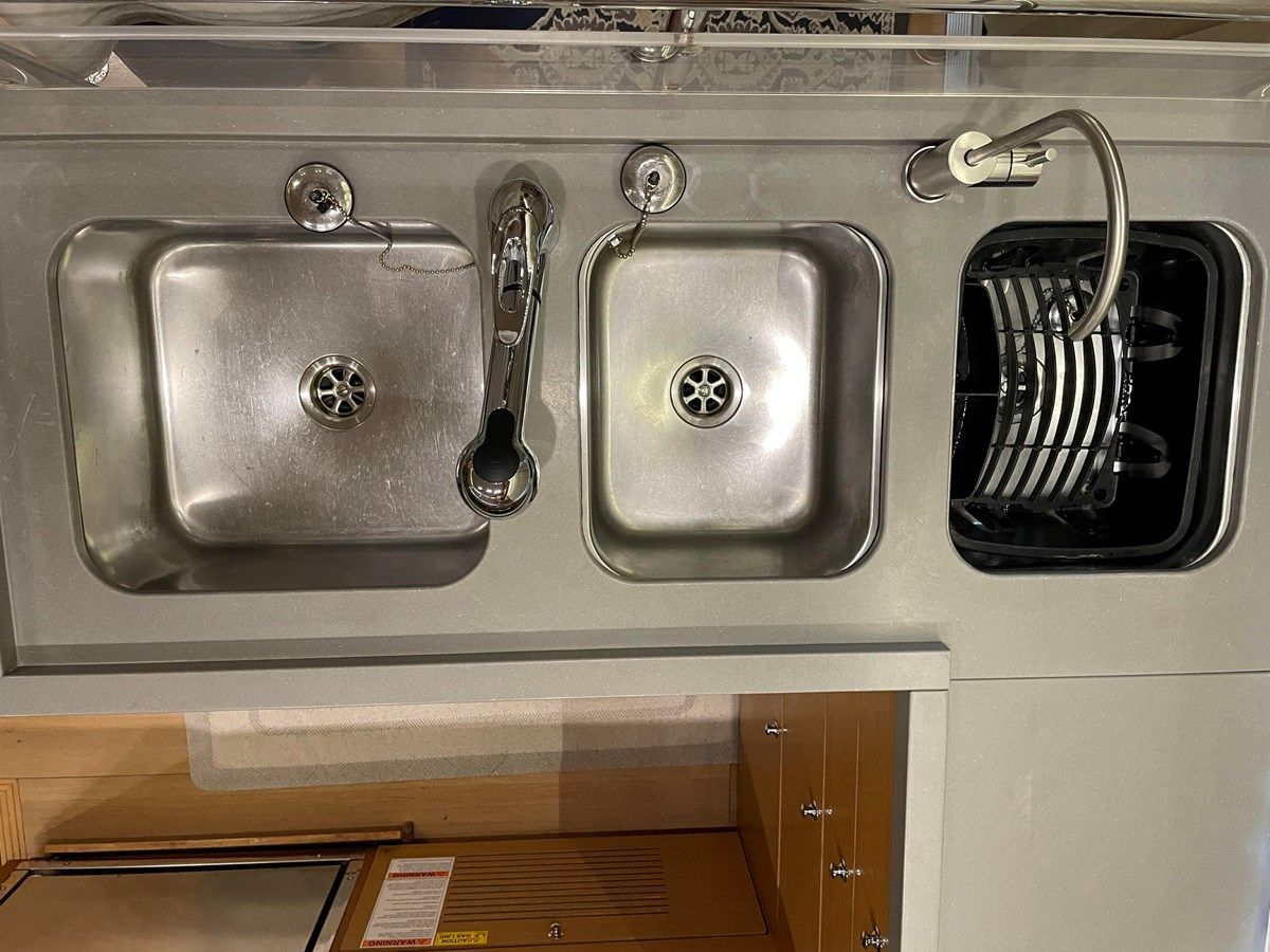 Купить яхту Stray Cats - Lagoon в Shestakov Yacht Sales