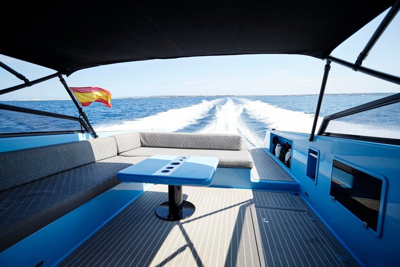 the best price on VANDUTCH 40