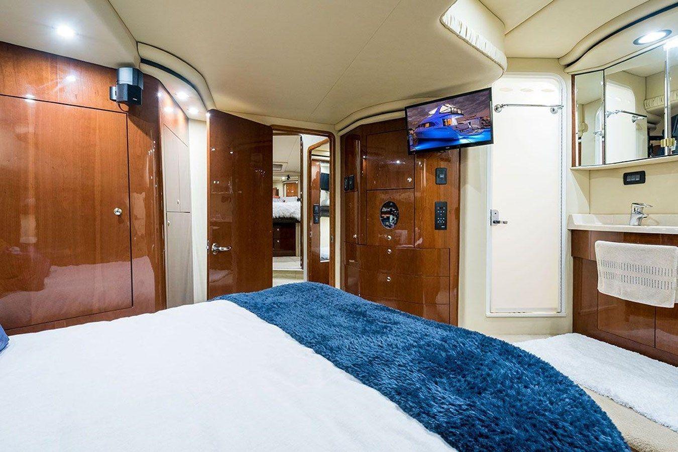 2002 Sea Ray 540 Cockpit Motor Yacht 57