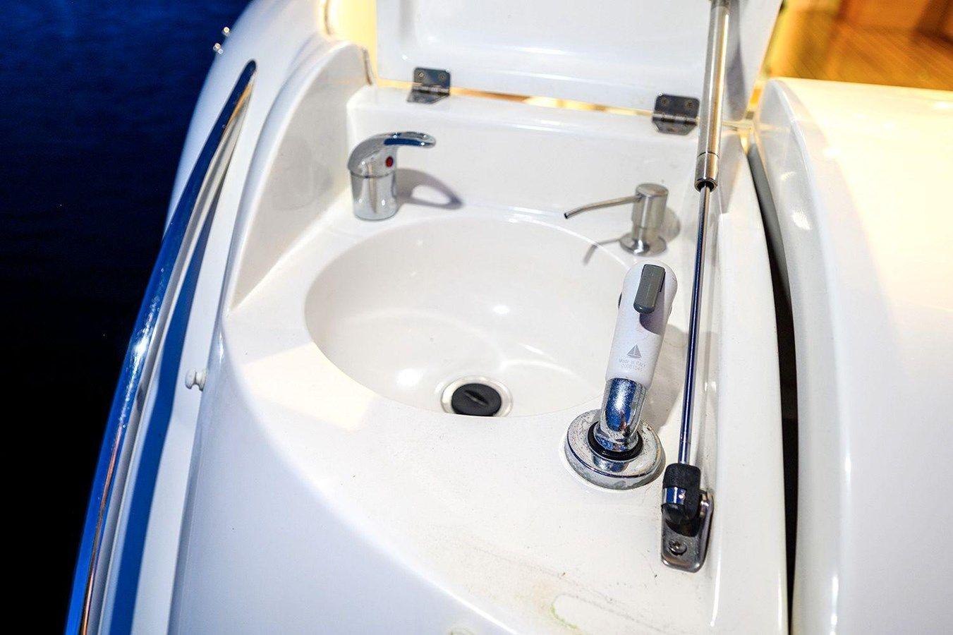 Купить 2009 Genesis 44 V Cruiser