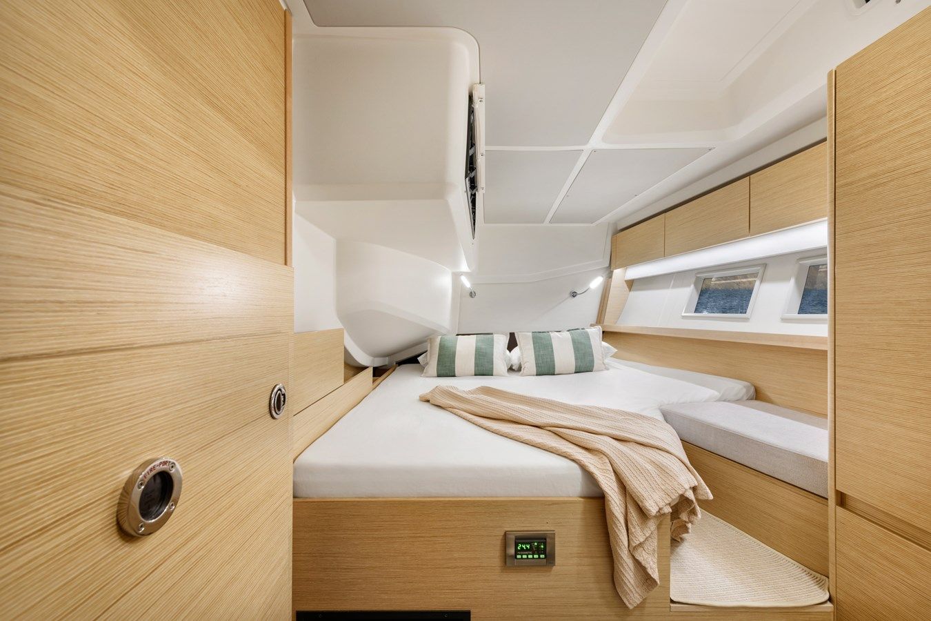 Buy a yacht HANSE 588