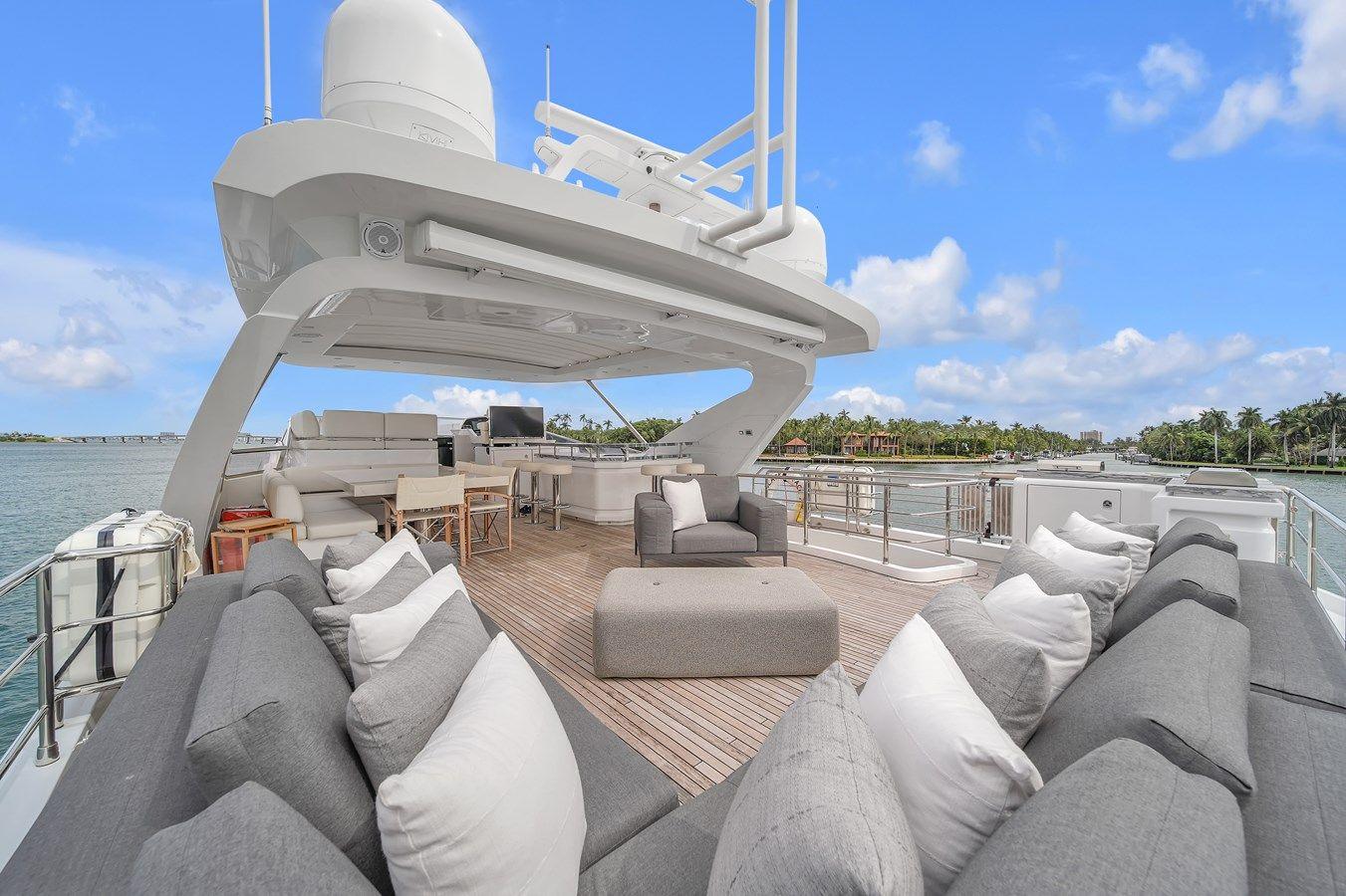 Купить 95 Raised Pilothouse 2017