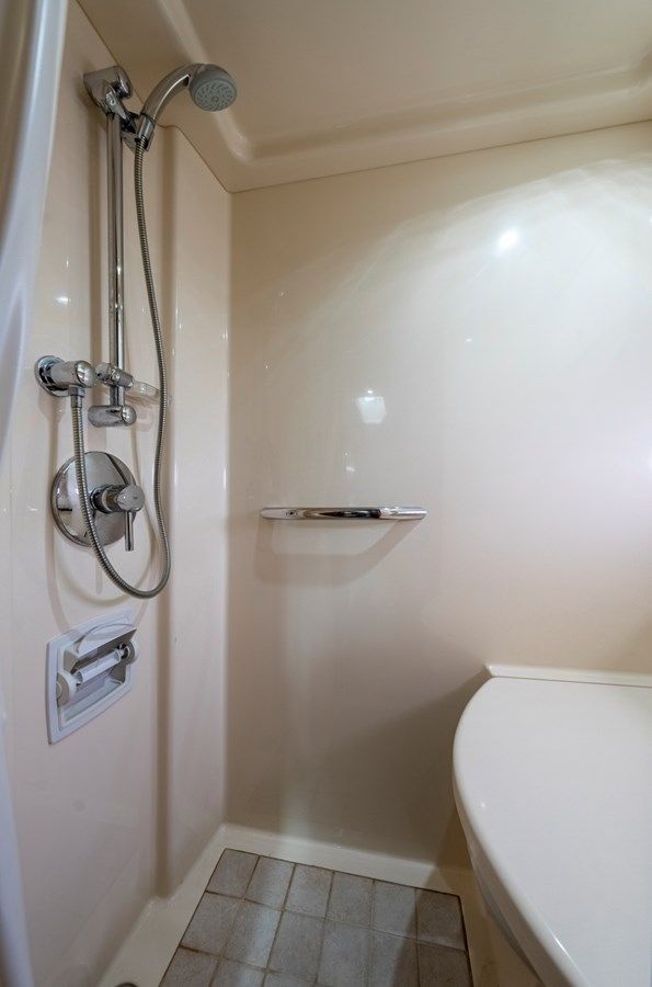 Купить яхту 43 Sundancer 43 в Shestakov Yacht Sales
