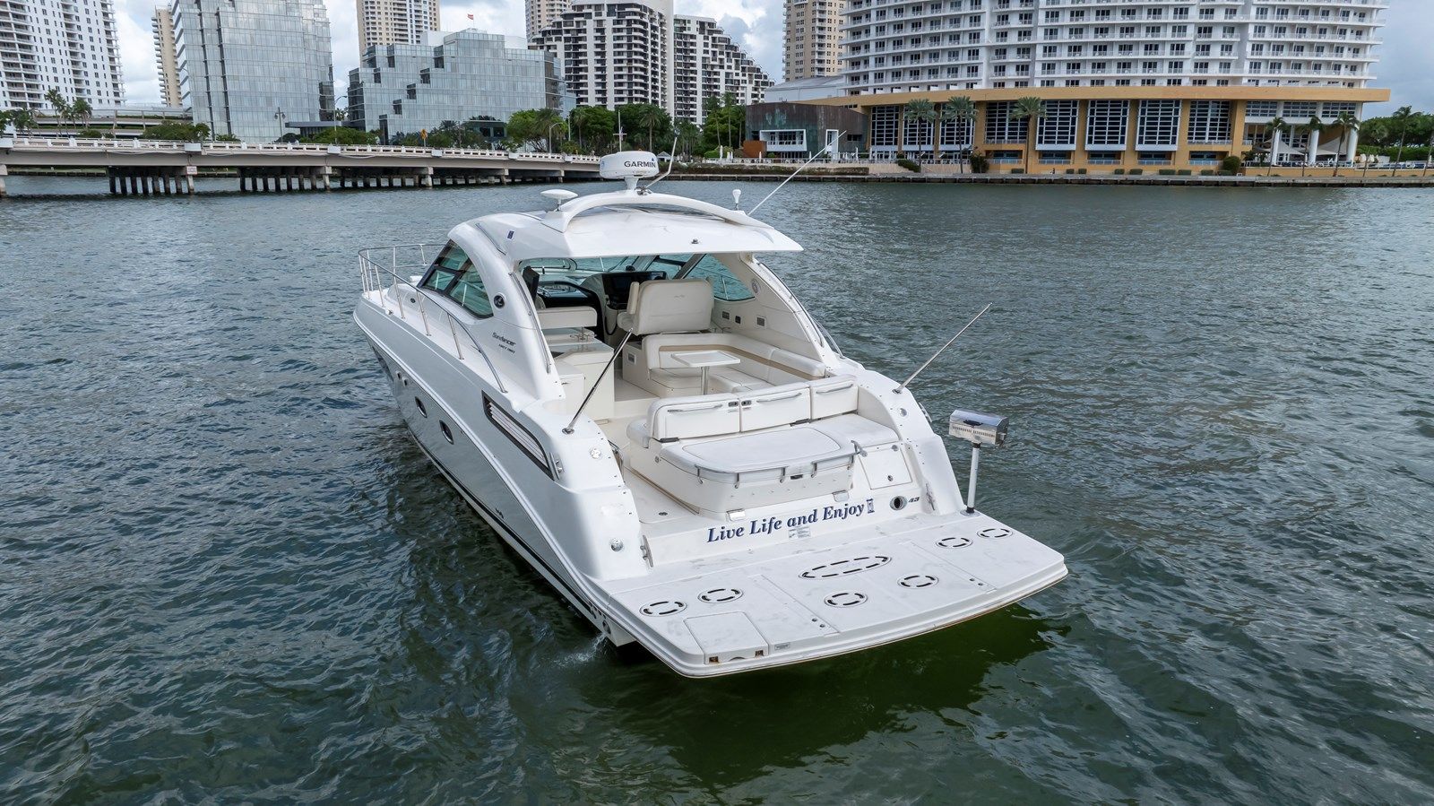 Лучшая цена на 43 Sundancer 2009