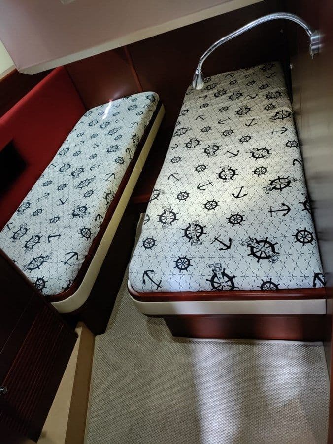 the best price on Moody 62 DS 63