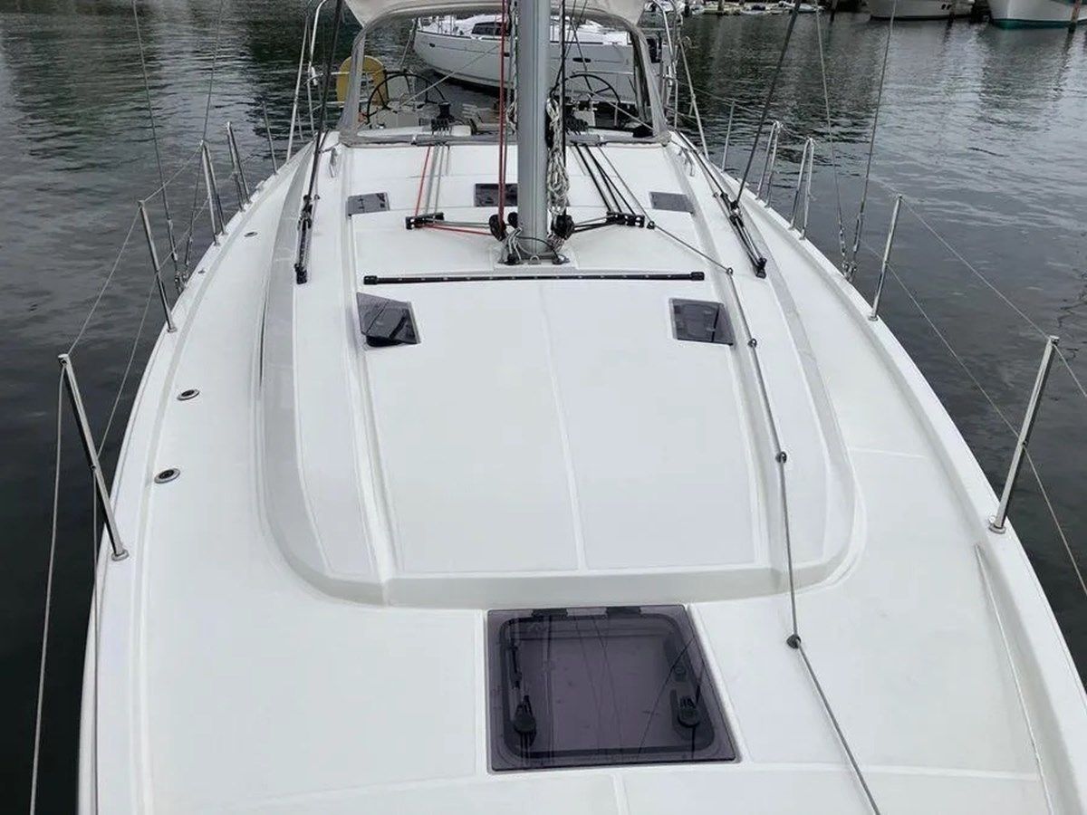 the best price on Eire Mon Oceanis 40.1