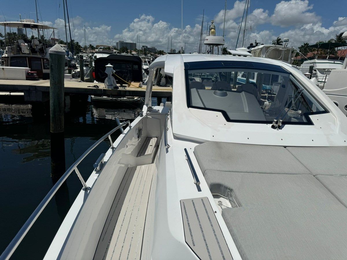 Стоимость яхты - - Azimut Yachts