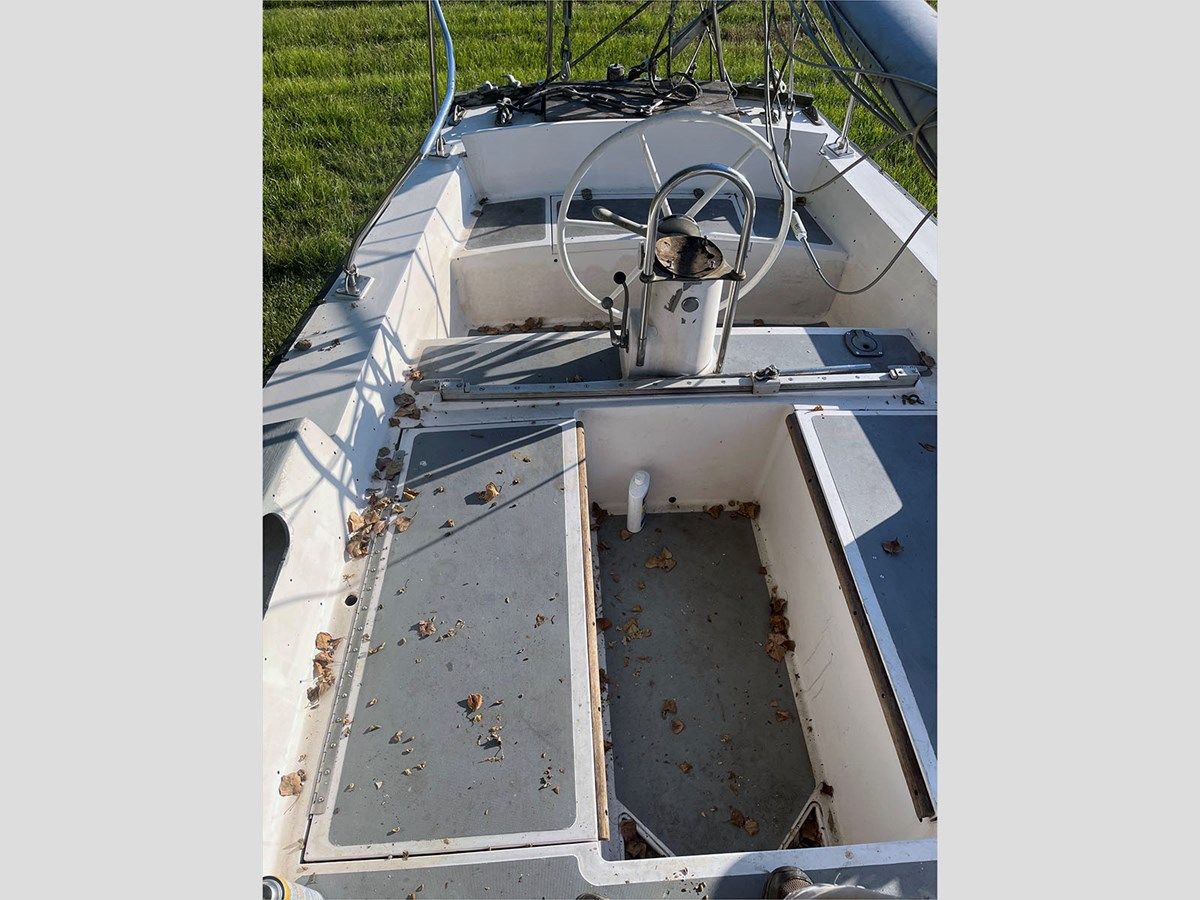 Купить яхту 1969 HINCKLEY 38 1969 в Shestakov Yacht Sales