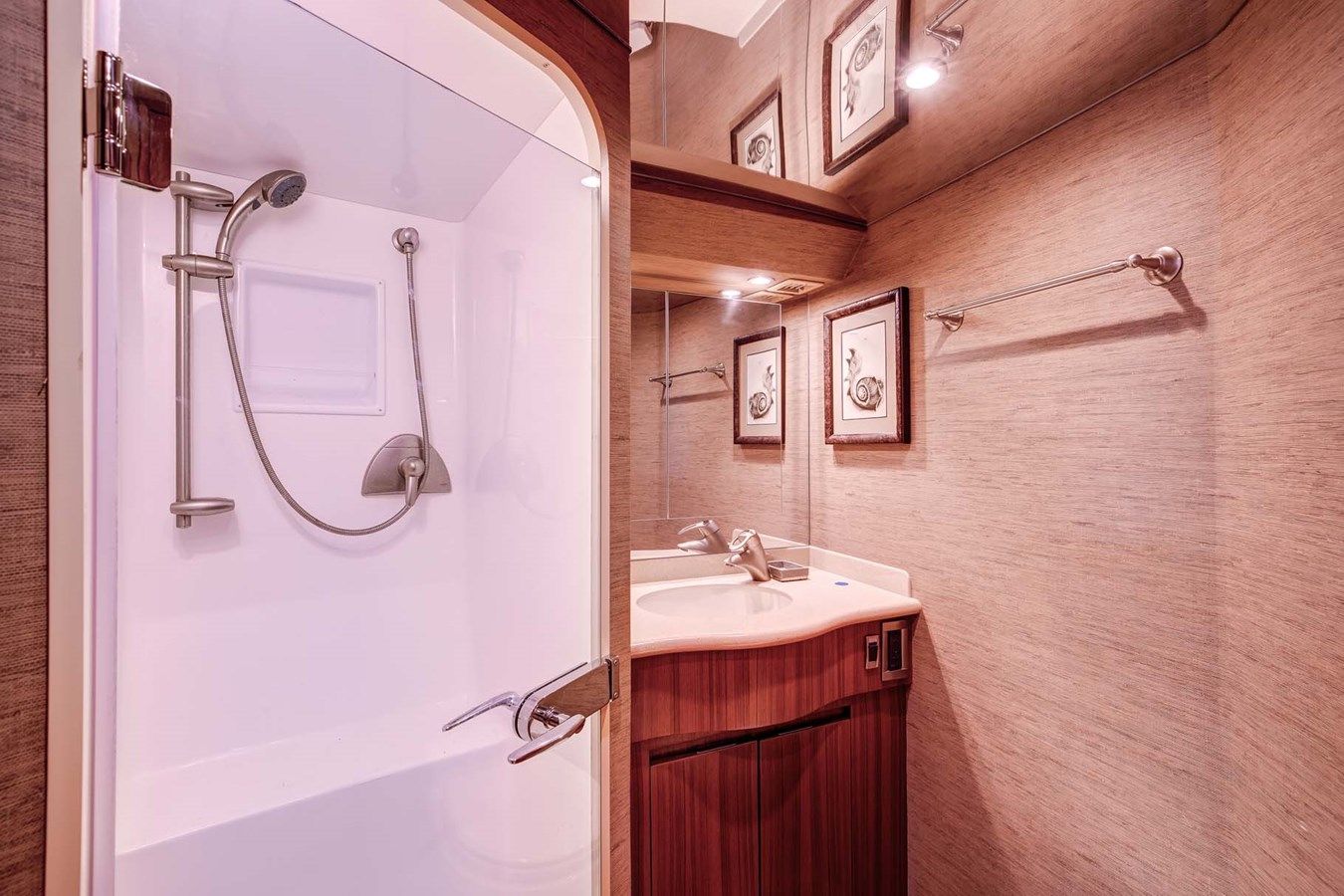 Buy a yacht Warden Pass 2010