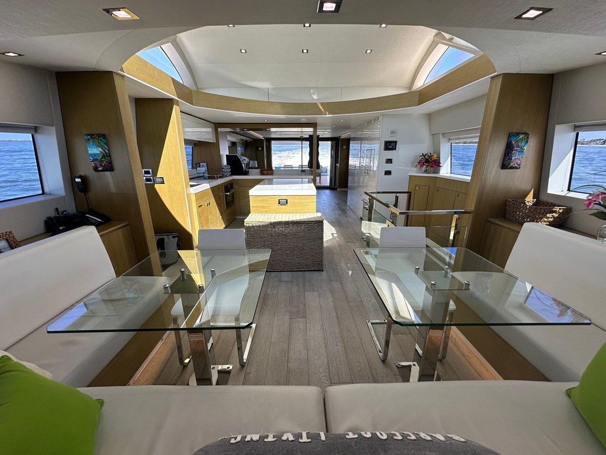 Купить яхту Water Rodeo - Hatteras в Shestakov Yacht Sales