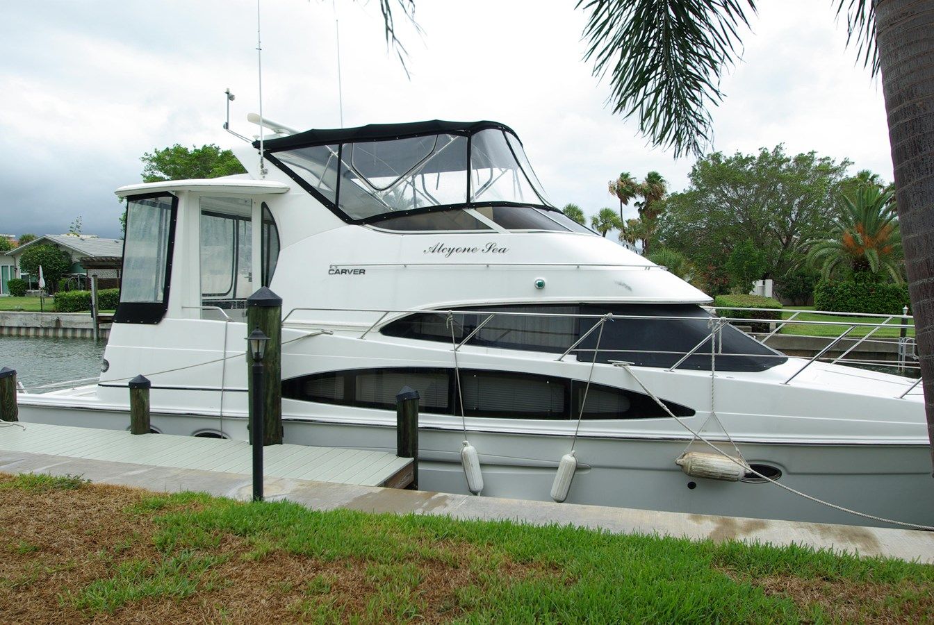 2001 Carver 444 Cockpit Motoryacht 46 yacht sale