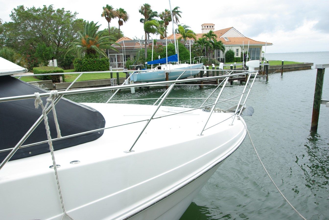 2001 Carver 444 Cockpit Motoryacht price