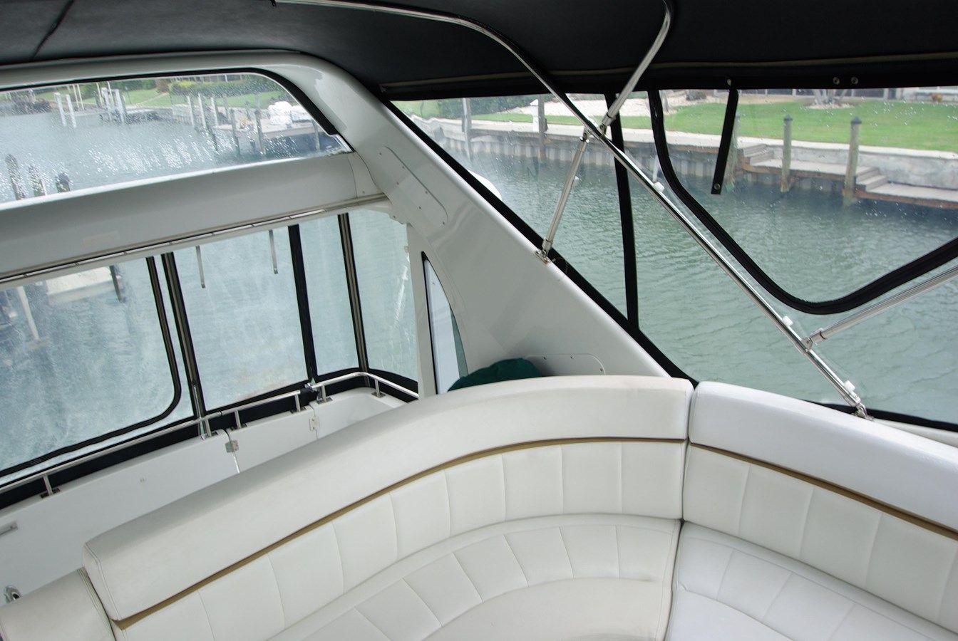 2001 Carver 444 Cockpit Motoryacht 2001