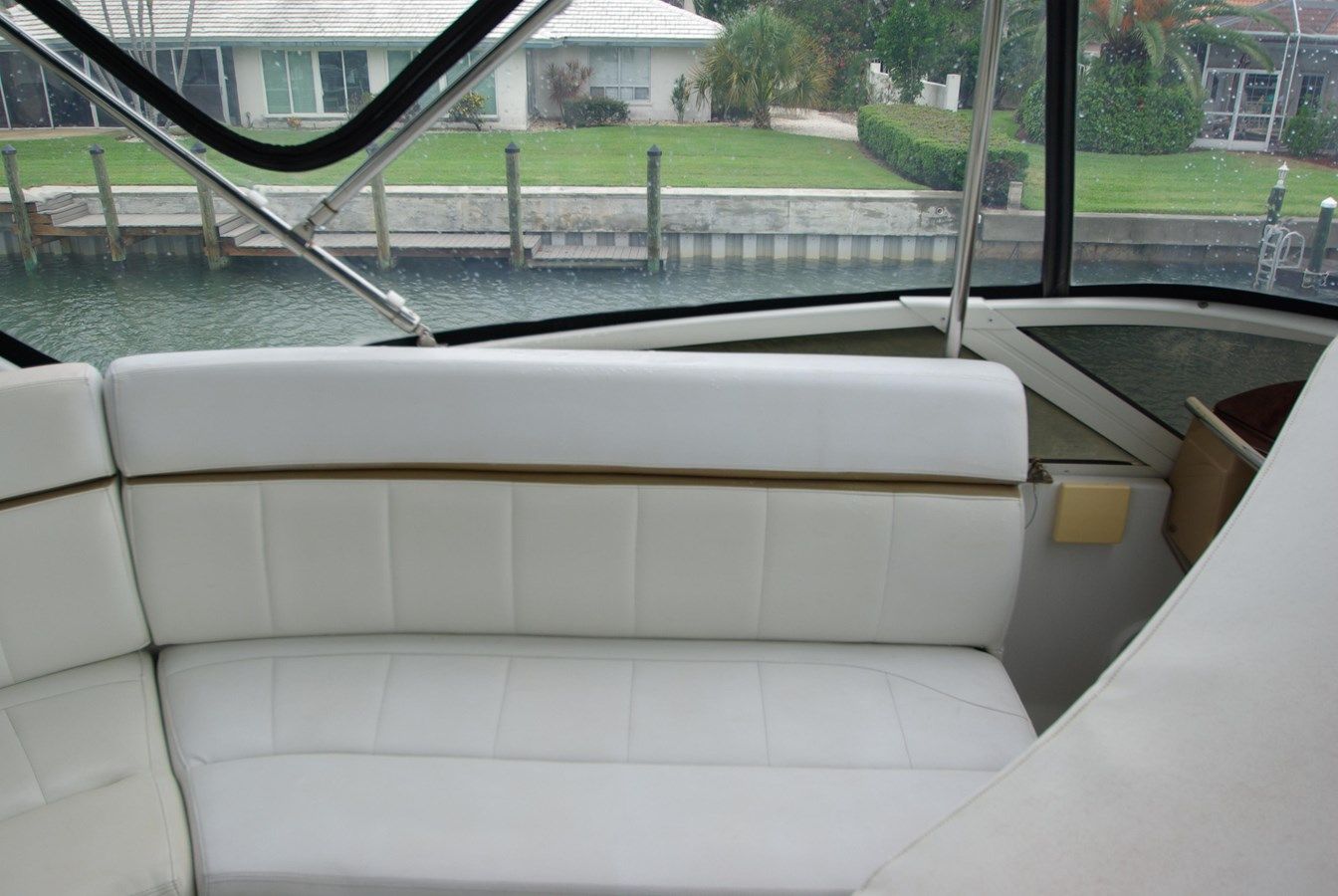 2001 Carver 444 Cockpit Motoryacht 2001 yacht sale