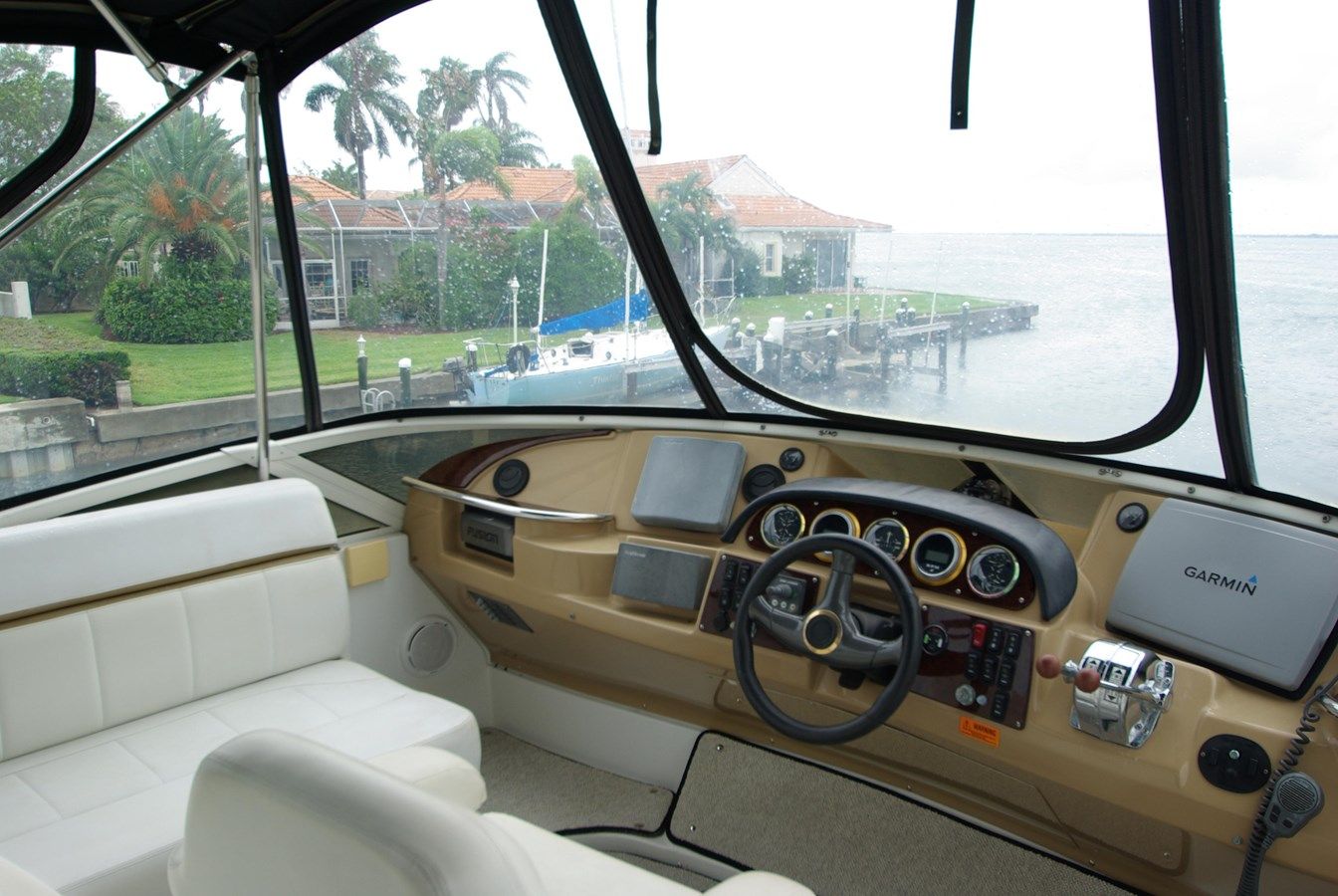 the best price on 2001 Carver 444 Cockpit Motoryacht - Carver Yachts