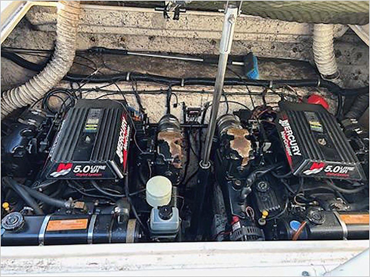 Buy a yacht 2001 RINKER 310 FIESTA VEE 31