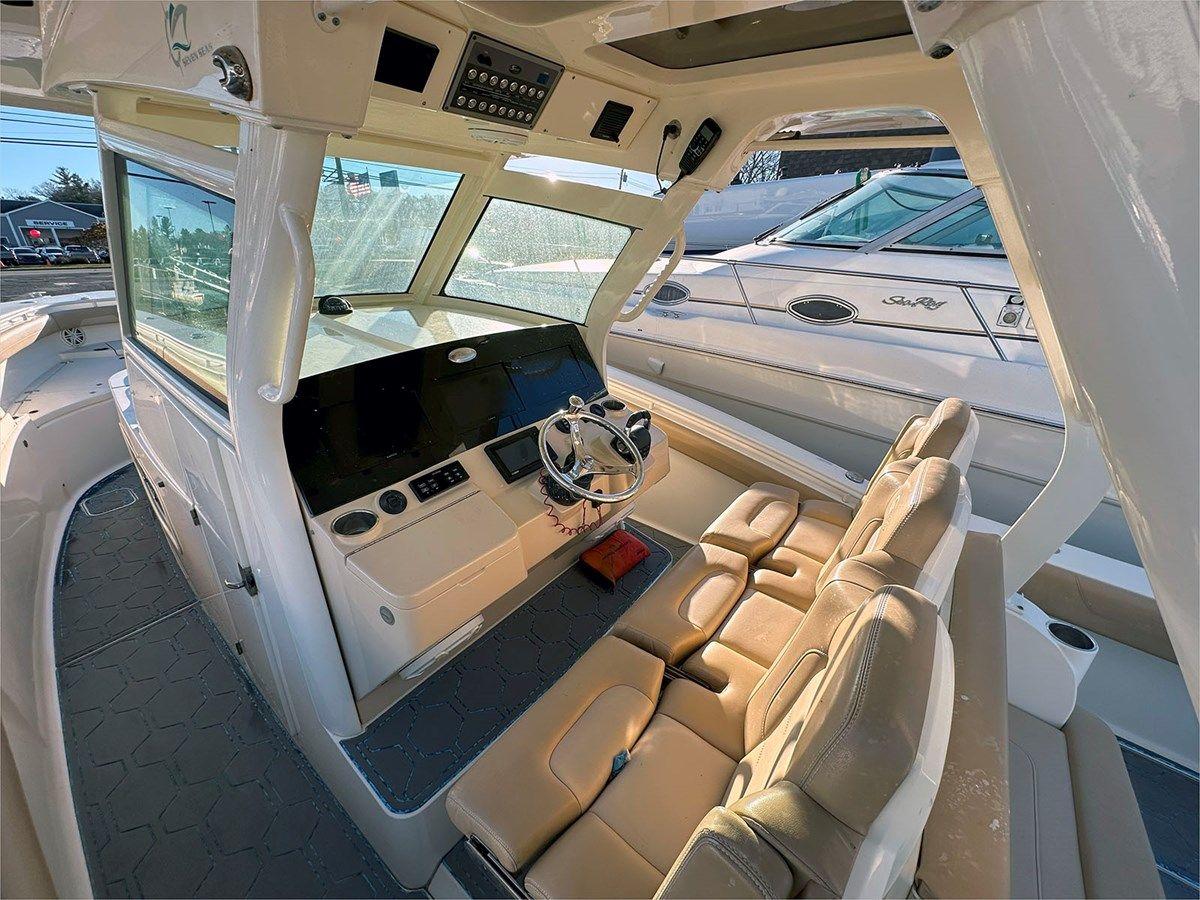 Buy a yacht 2019 SCOUT 355 LXF 2019