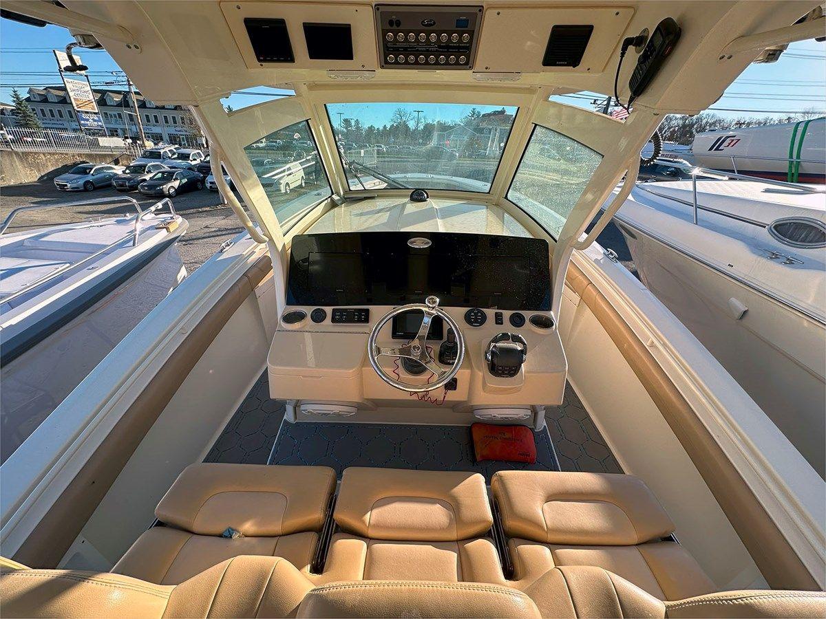 Buy a yacht 2019 SCOUT 355 LXF - SCOUT