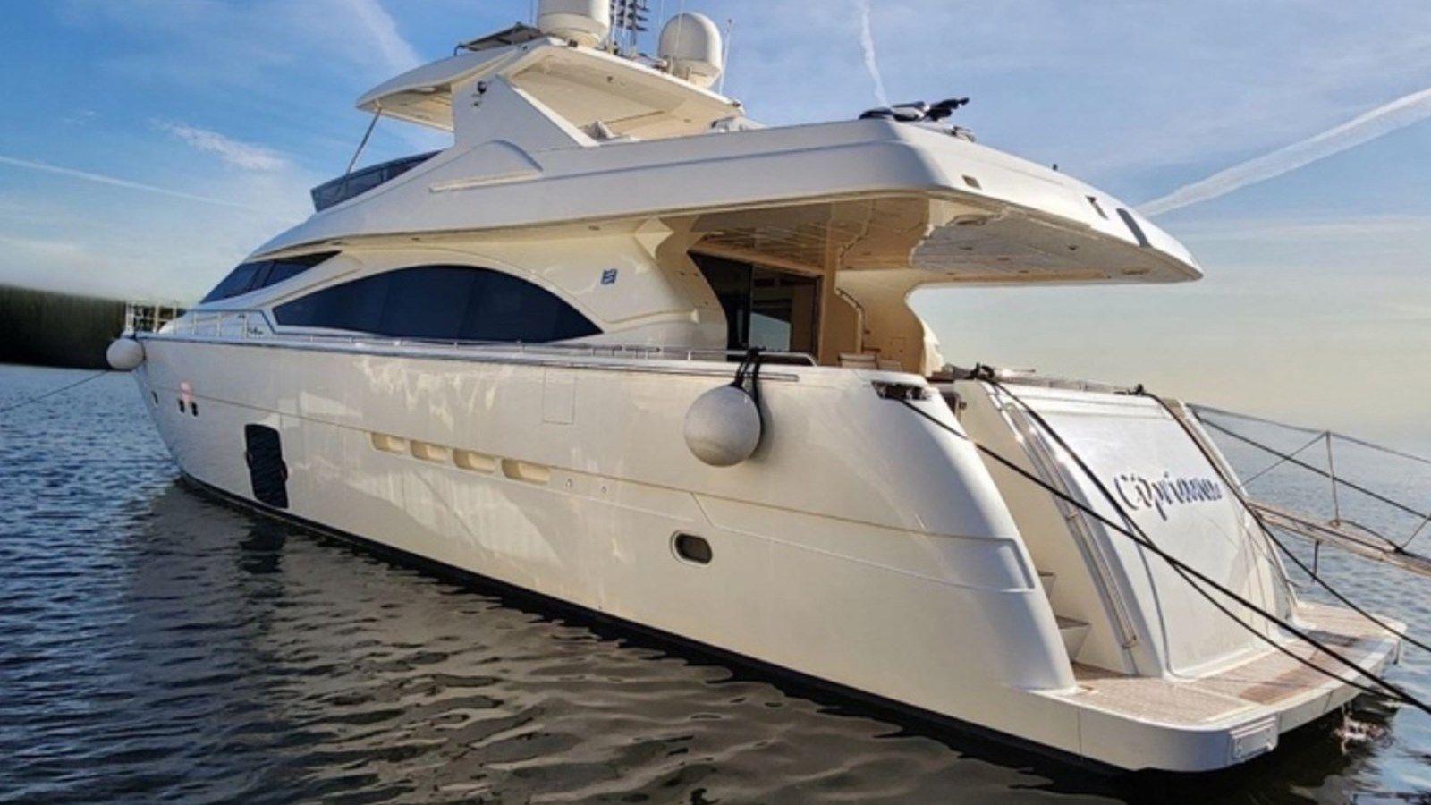 Ferretti 830 83 yacht sale