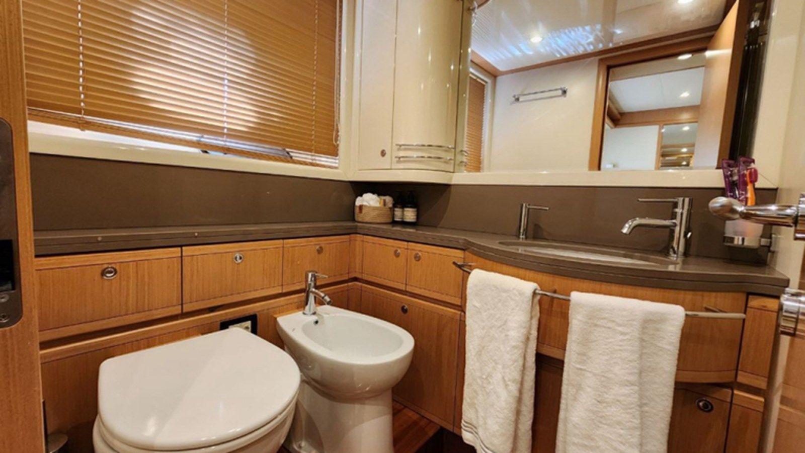 Buy a yacht Ferretti 830 2010