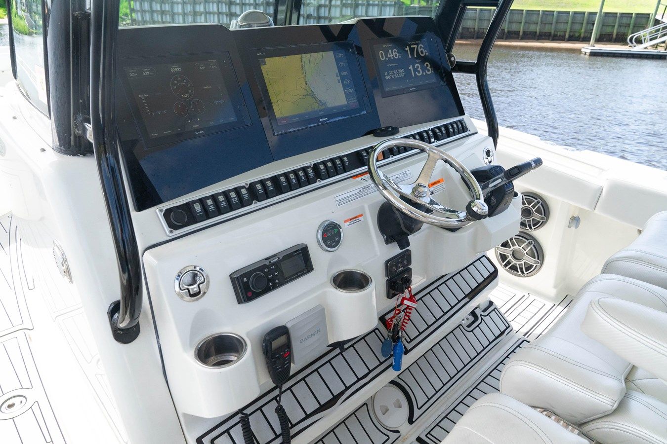 Buy a 2018 Hydra-Sports 3900 Speciale at Shestakov Yacht Sales