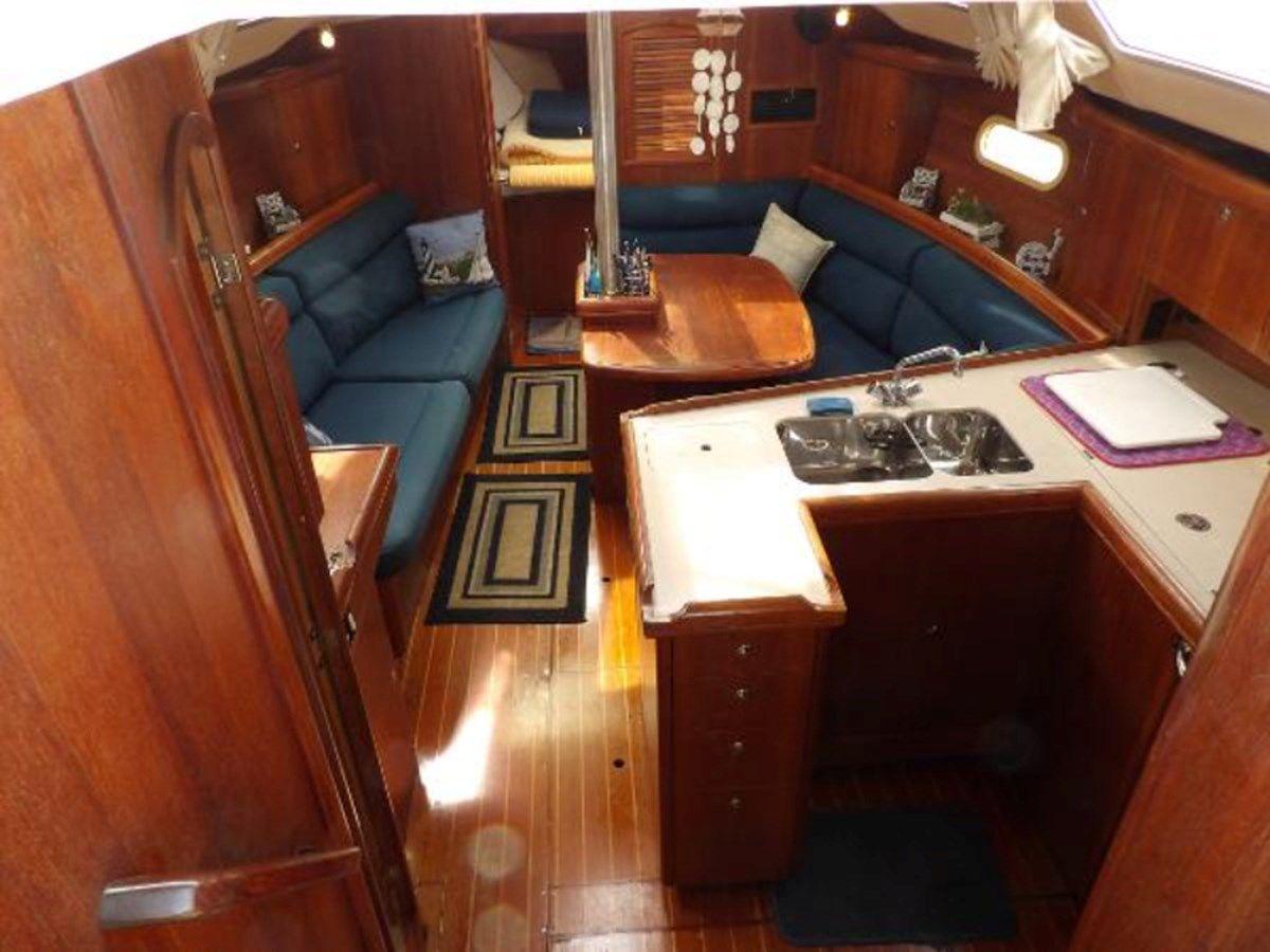 Buy a 356 - HUNTER at Shestakov Yacht Sales