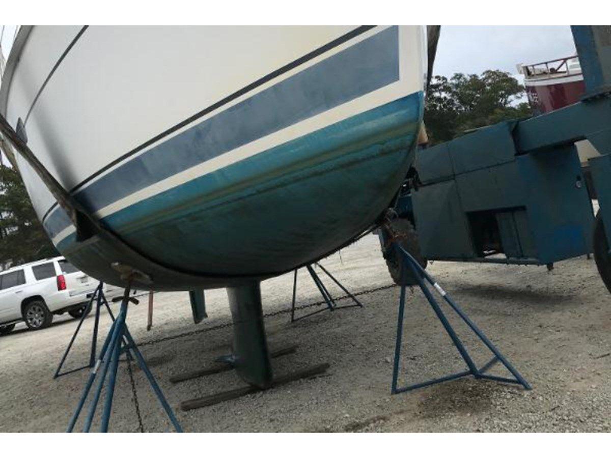 best yacht sales deals 356 - HUNTER