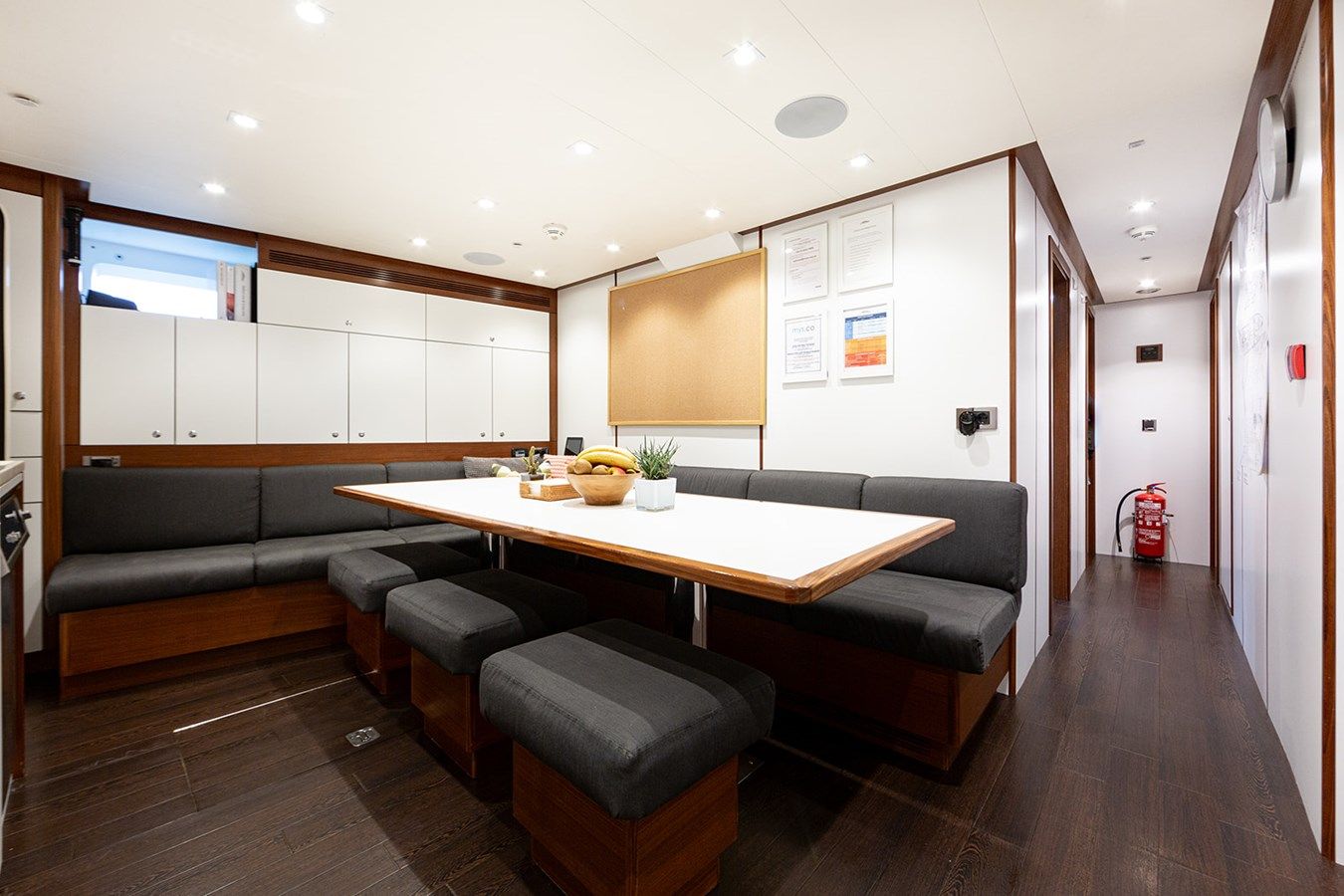 Лучшая цена на BELONGERS - COUACH