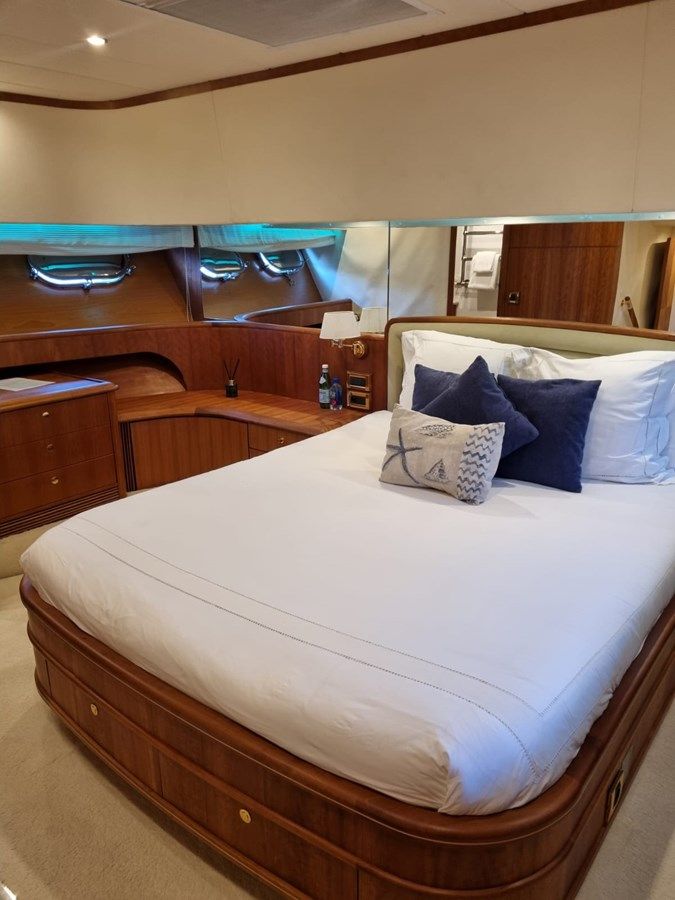 the best price on LADY AMANDA