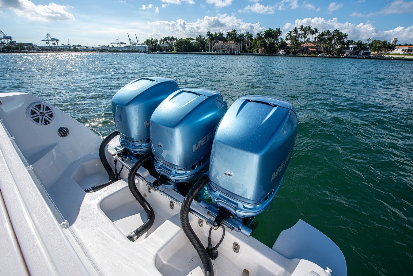 Продажа яхты Aftermarket - INTREPID POWERBOATS INC.