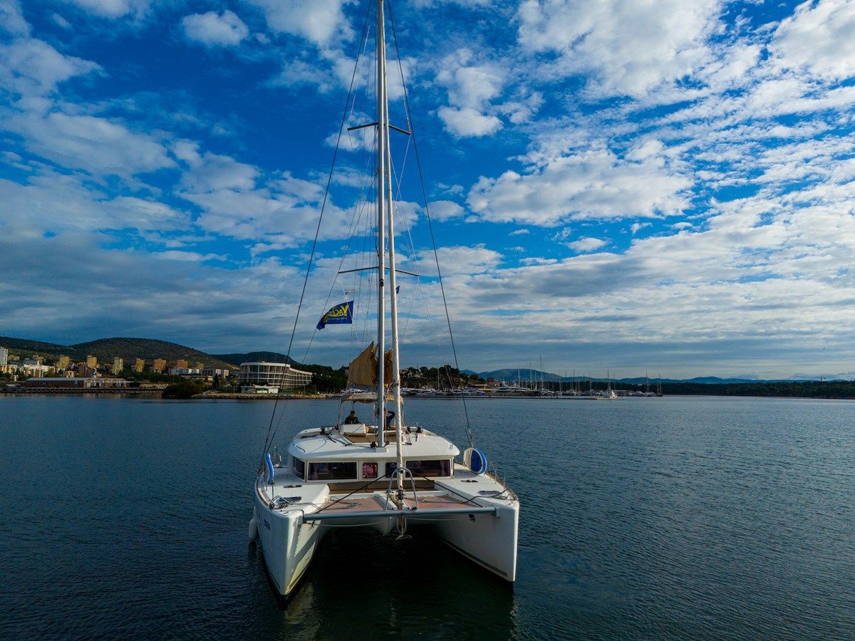 Buy a yacht Majestic - Lagoon