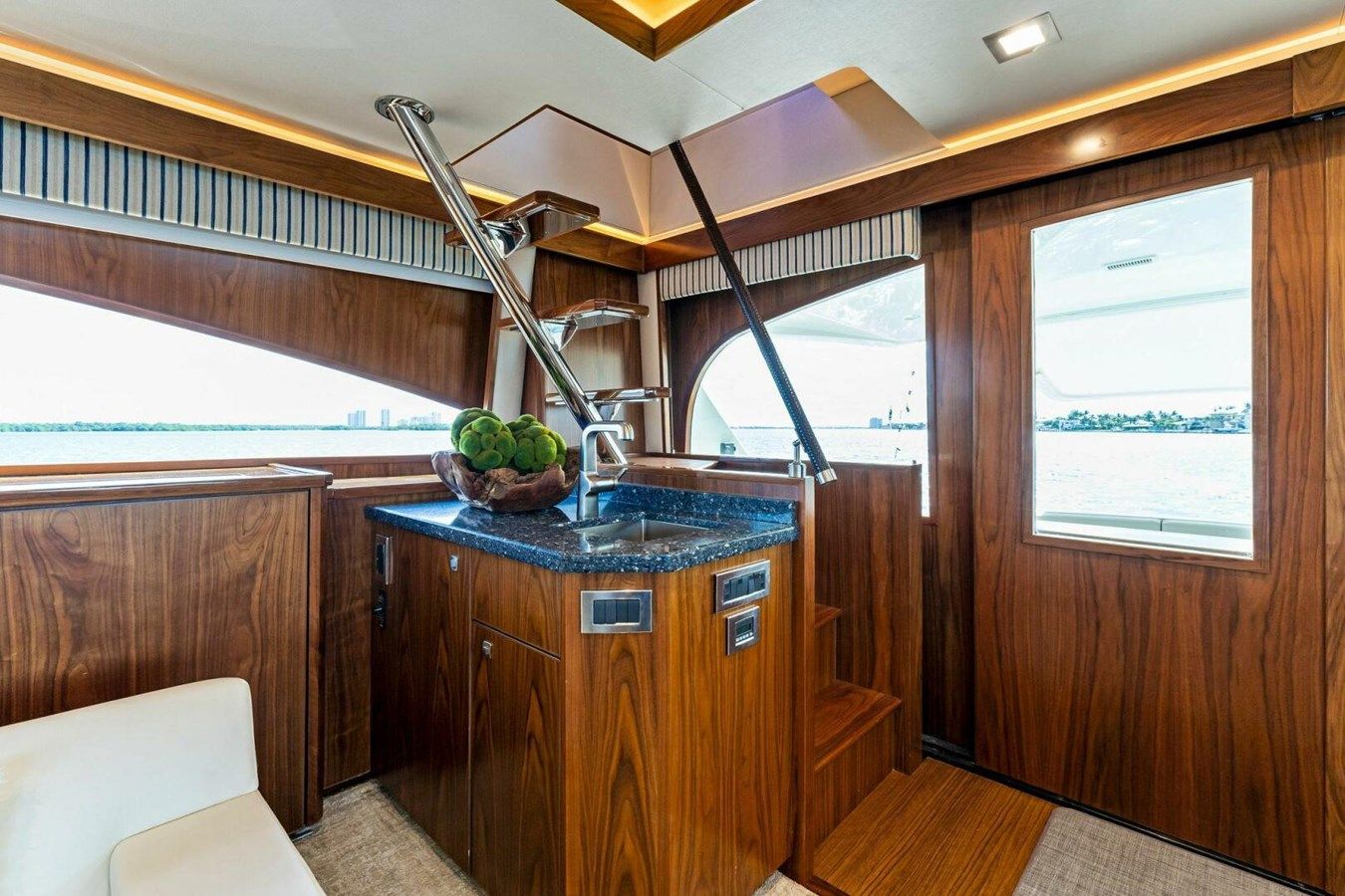 Купить яхту Aussie Rules - VIKING в Shestakov Yacht Sales