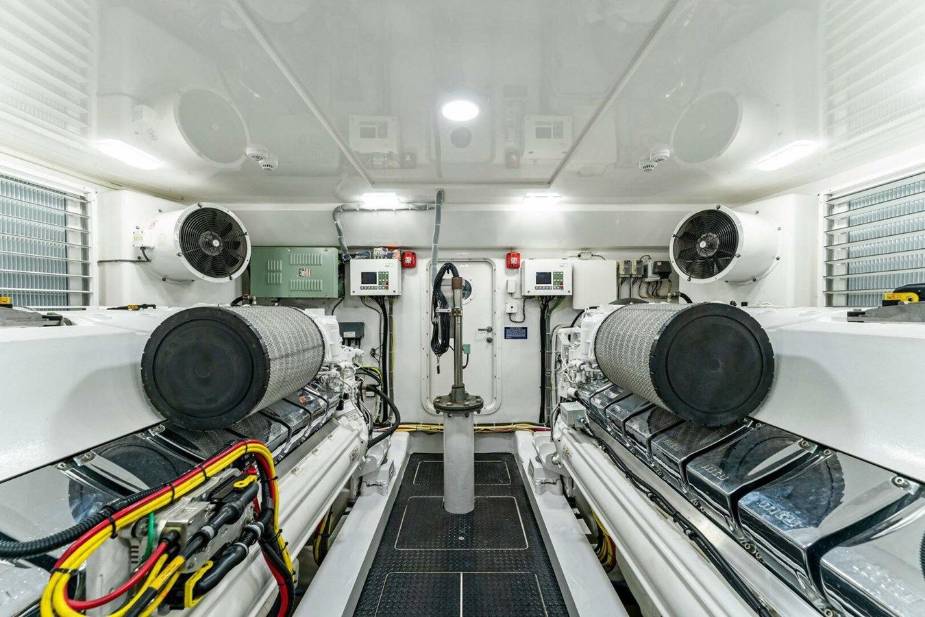 Aussie Rules 92 Enclosed Bridge