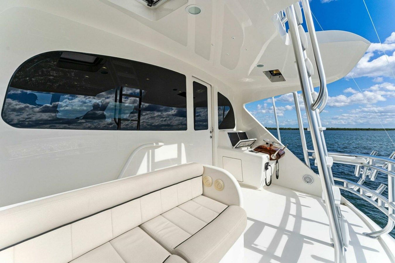 Купить Aussie Rules 92 Enclosed Bridge