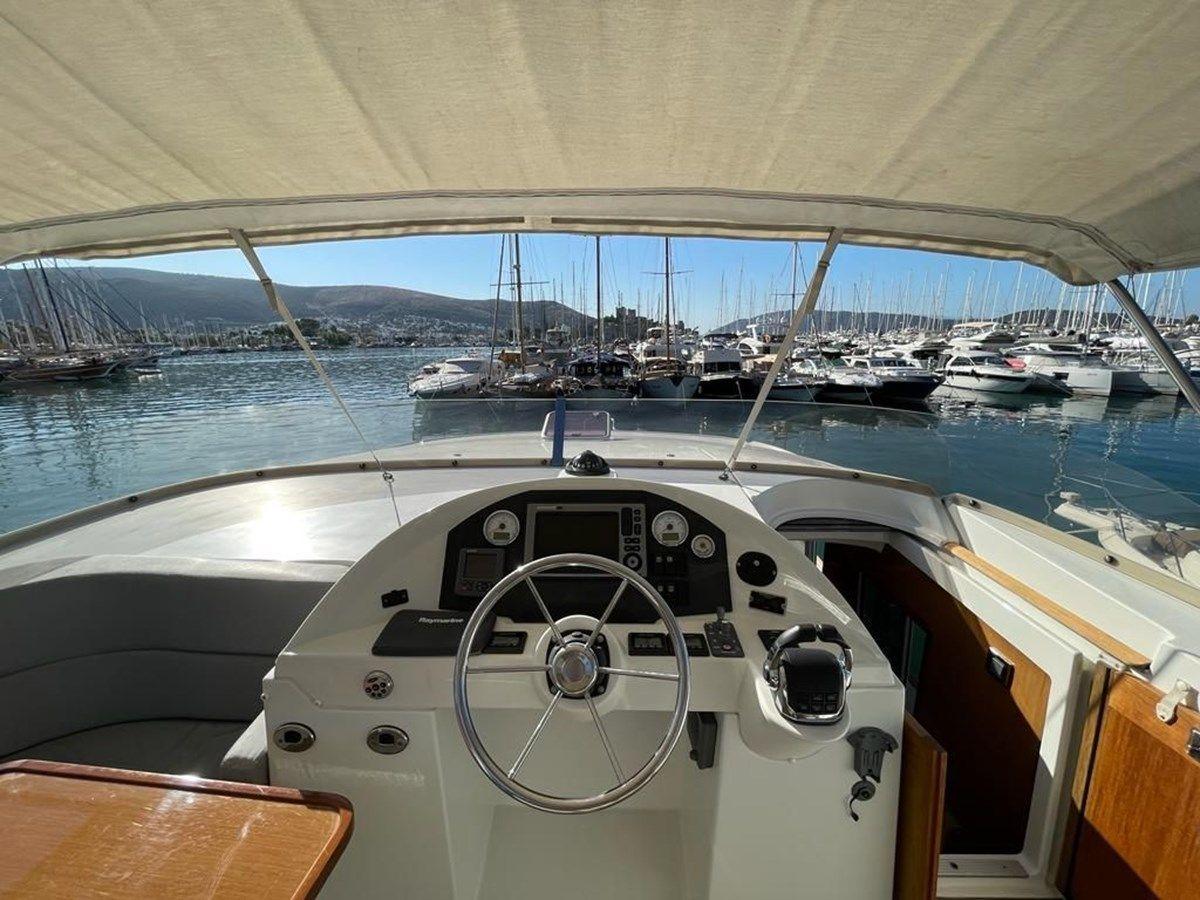 best yacht sales deals BENETEAU TSWIFT TRAWLER 52 55