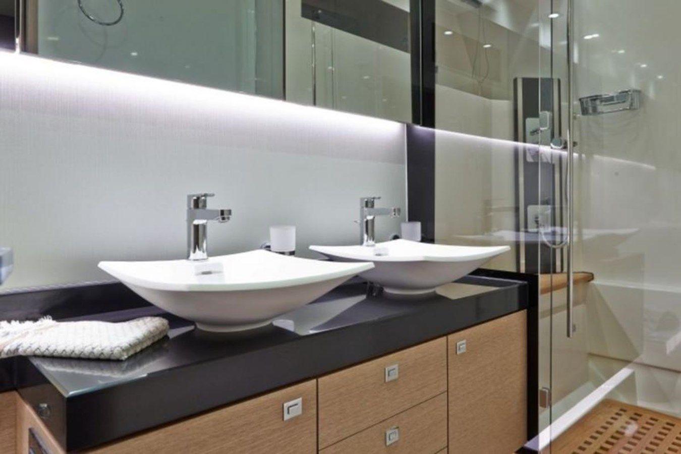 PRESTIGE 620 64 yacht sale